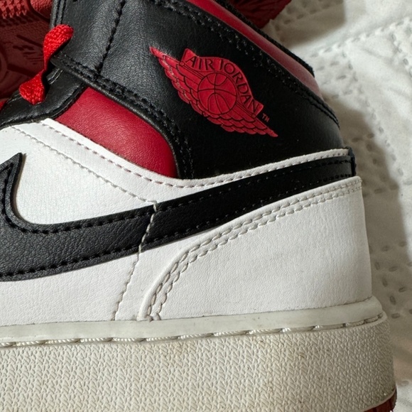 Nike Jordan 1 Mid Red White Black Youth 5.5 Woman 7 Sneakers Running Shoes - Picture 12 of 14